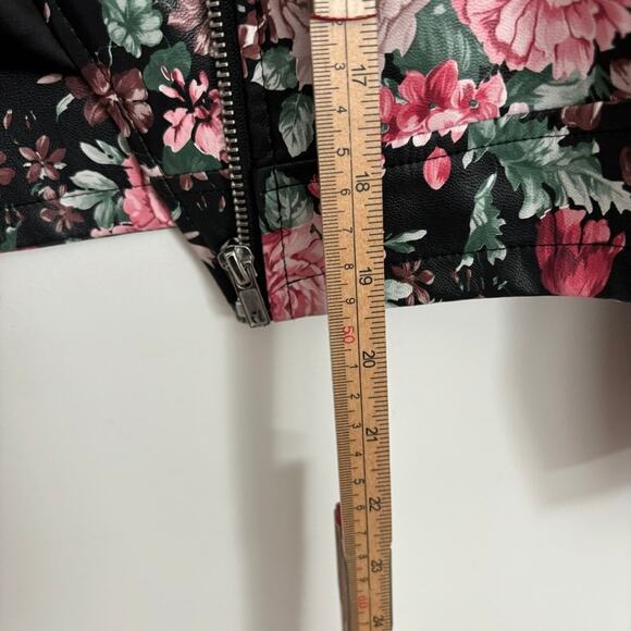 ModCloth Floral Vegan Leather Moto Jacket – Faux Leather – Size S- Rock Girly - Picture 6 of 6